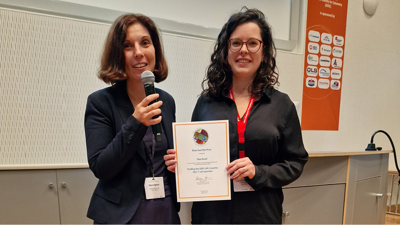 Urkundenübergabe an Elisa Rosati